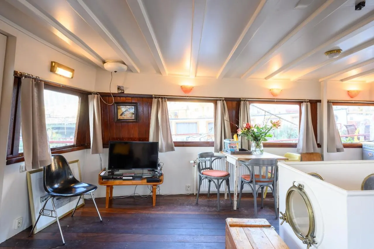 Botel Boatapartment Animathor On Top Location Rotterdam